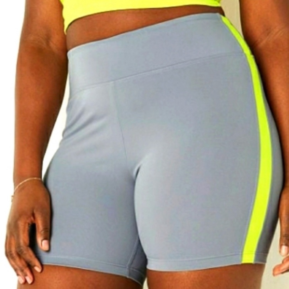 Biker shorts 💛